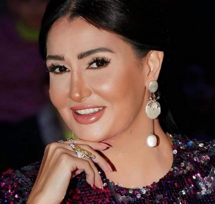 بالصور - سخرية مي العيدان تطال غادة عبد الرازق بسبب القبلات
