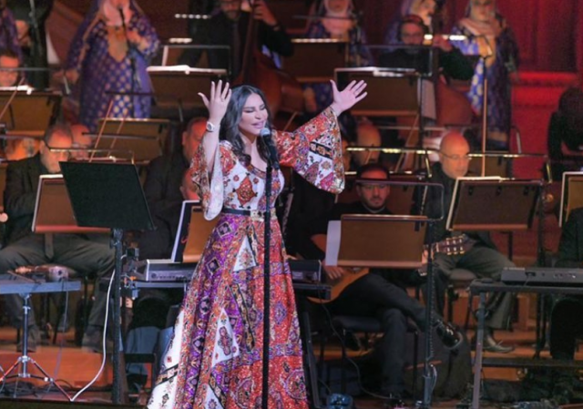 بالصور – شبيهة أحلام 