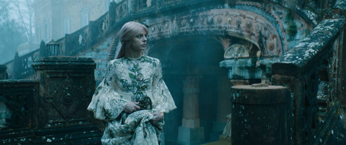 DIOR في مجموعة التصاميم الراقية لموسم ربيع وصيف 2021: استكشاف الجمال الغامض