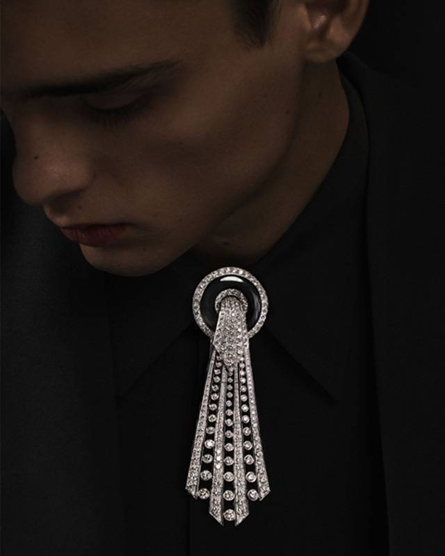 Lavallie`re Diamants brooch