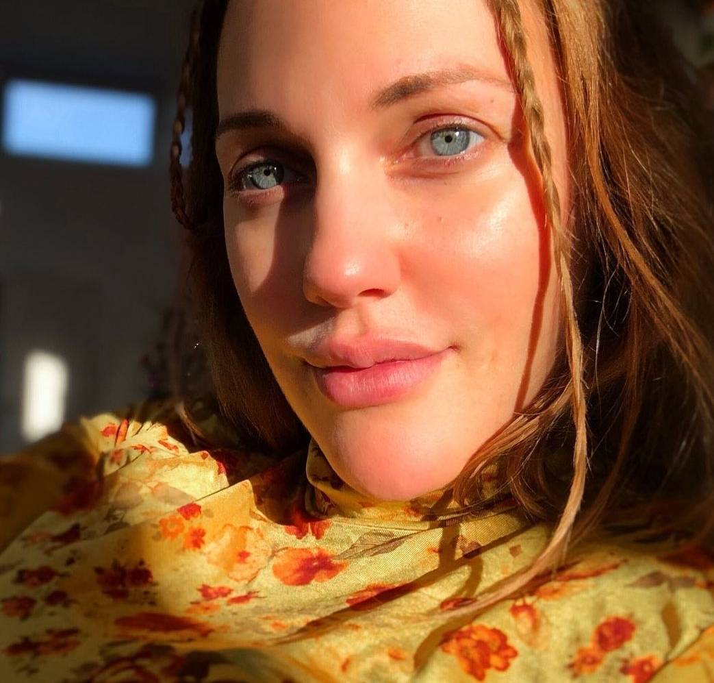 صور مؤثرة - مريم اوزرلي تنجب طفلتها الثانية وتطلق عليها هذا الاسم الغريب