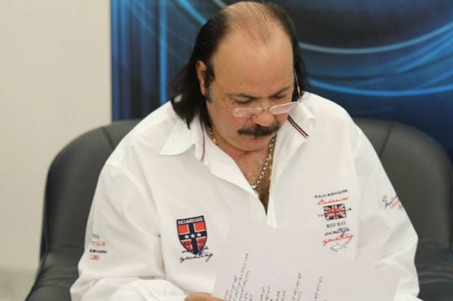 صورة نادرة من شباب طلعت زكريا تشغل الجمهور