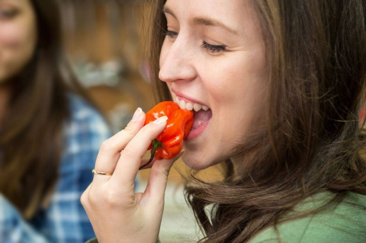 هل يساعد تناول الأطعمة الحارّة في خسارة الوزن؟