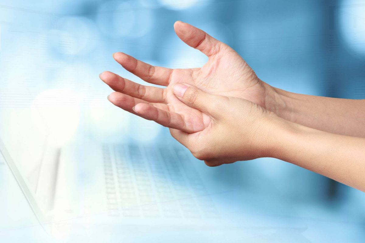 هذا ما يكشفه تنمّل أيديكم من أسرار صحتكم