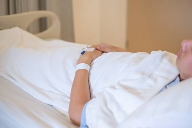 وضع فنان لبناني على جهاز التنفس الاصطناعي بسبب مضاعفات كورونا