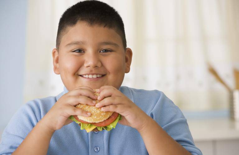 مهم جداً للأمهات – 3 أمراض تسبّبها السمنة وتهدّد حياة أطفالكن