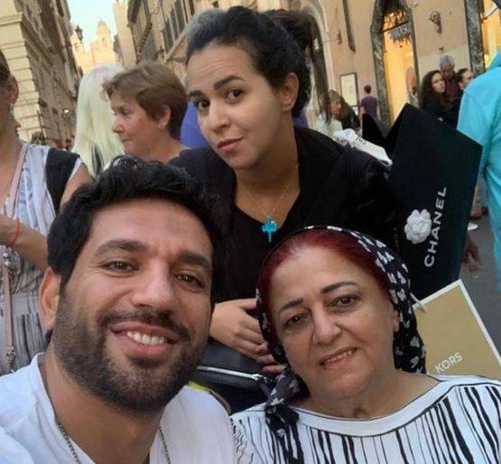 بالصور - إيمي سمير غانم تودع والدة حسن الرداد بكلمات مؤثرة