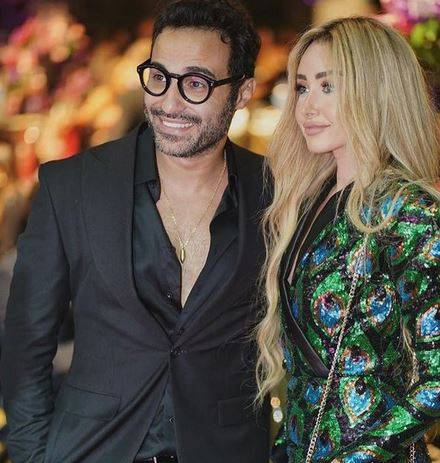 هنا الزاهد بلوك مختلف تماماً وزوجها يساندها بطريقته