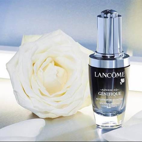 سيروم ADVANCED GÉNIFIQUE LIGHT-PEARLTM من لانكوم لعينين أكبر ورموش أقوى