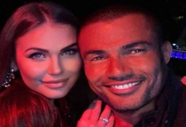 بعد الصورة الشهيرة... الحسناء مع عمرو دياب تصرّح للمرة الأولى عنه: 