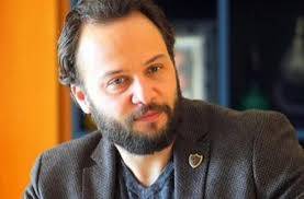 مكسيم خليل يرى حاتم علي في منامه