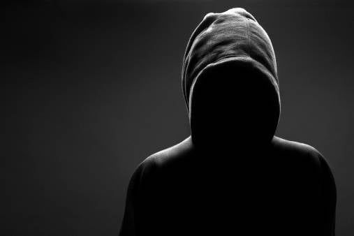 بالصور – فنان سوري يتعرّض للتنمّر بعد تجميل أنفه... شاهدوا كم تغير