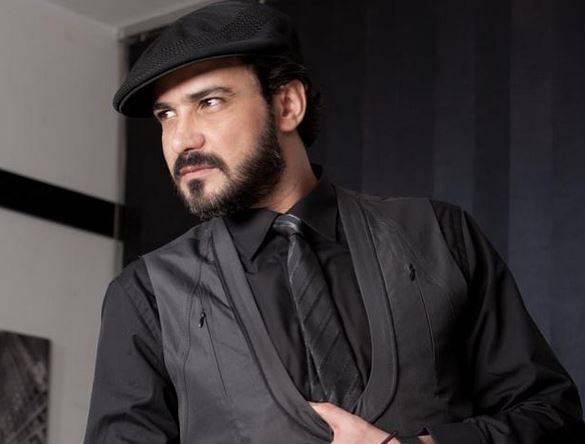 بالفيديو - إبن محمد رجب كبر وتغيّرت ملامحه.. هل يشبهه؟