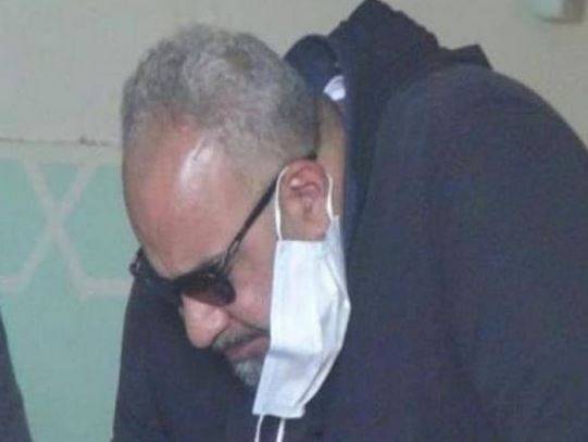 بالصور - إنكسار بيومي فؤاد خلال تشييع والده