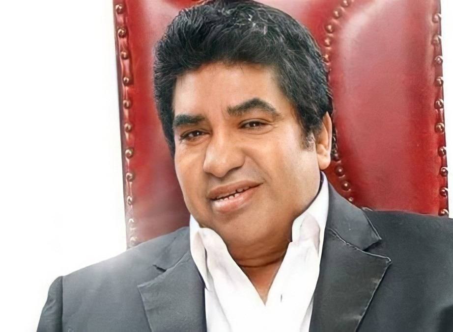 بالفيديو -  نقد قاسٍ جداً لأحمد عدوية بسبب جلسة مع راقصة وما فعله خلالها