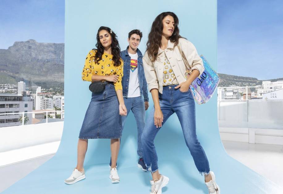 هكذا تكونين أنيقة بأزياء الدنيم في كل المناسبات