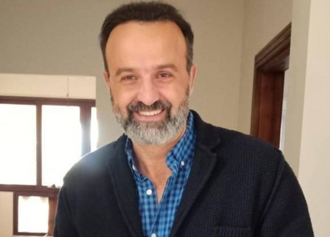 أيمن عزب: 