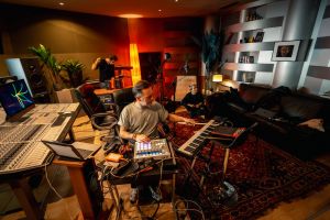 "بارادايس- الفردوس" يحاكي تقاليد دار أوديمار بيغه وحداثتها في آن واحد