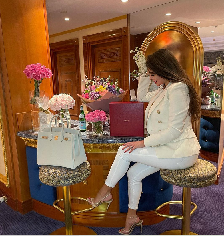 إليكم ثمن سترة ياسمين صبري الفاخرة من Balmain