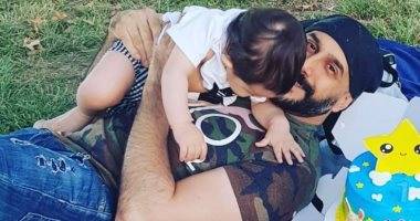 قصي خولي يفاجئ الجميع بصورتين لابنه.. ويطلق عليه هذا اللقب