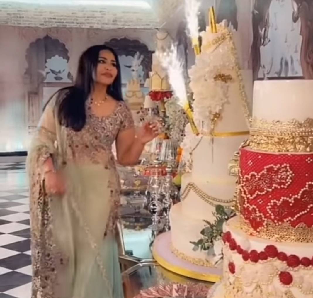 بالفيديو - شاهدوا حفل ميلاد أحلام الأسطوري وتجهيزاته الفخمة... وهدية خاصة من زوجها