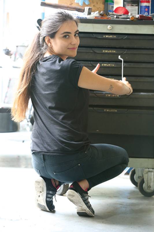 المهندسة الميكانيكية رنا الحايك: تعلّمت المهنة من الرجل