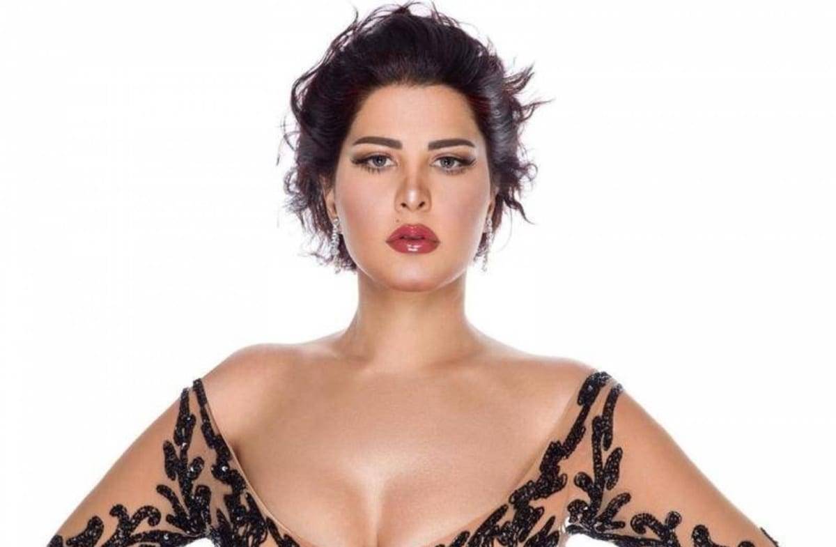 بالصور - شمس الكويتية توّجه مسدساً إلى وجهها