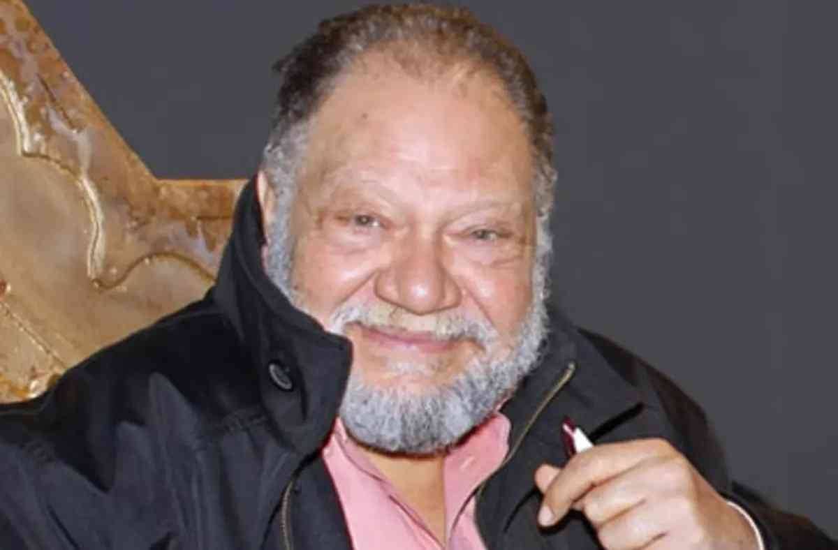 بعد إصابة رنا رئيس بكورونا.. أشرف زكي: يحيى الفخراني بخير
