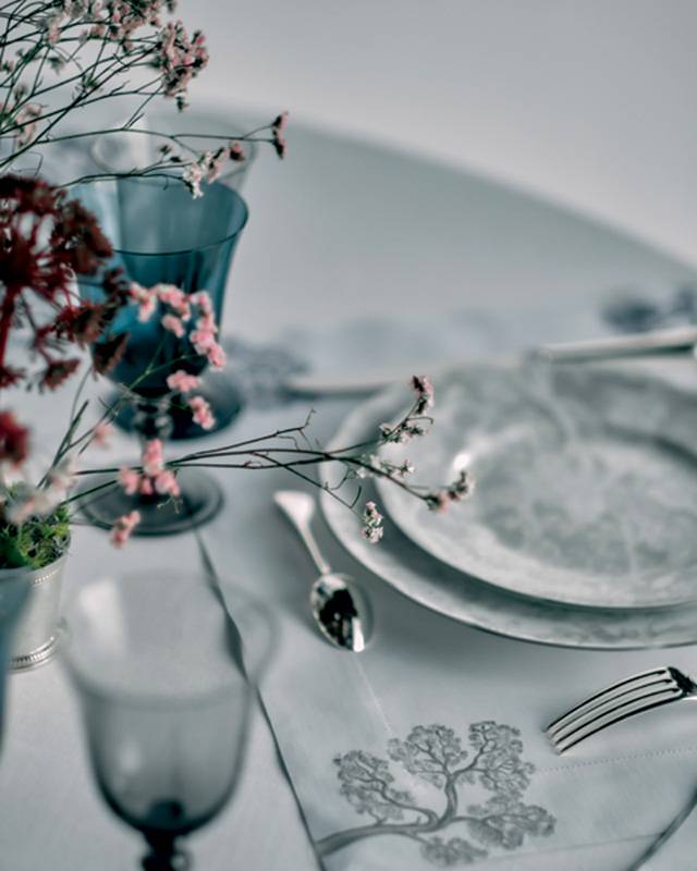 ‏DIOR MAISON TOILE DE JOUY المهارة الحرفية على مائدتك