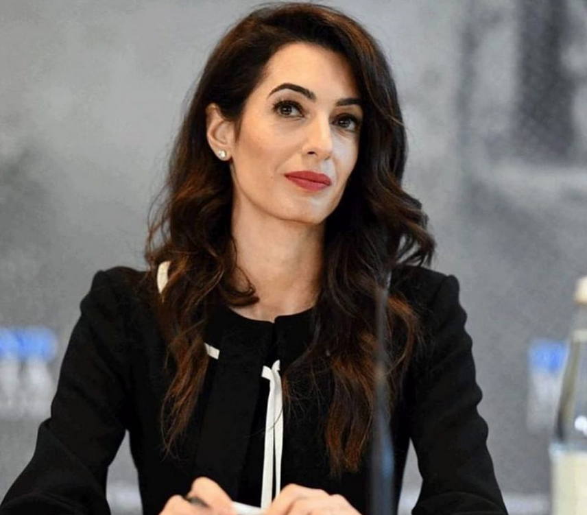 بالصورة – للمرة الأولى أمل علم الدين في موقف عائلي عفوي مع والدتها وشقيقتها