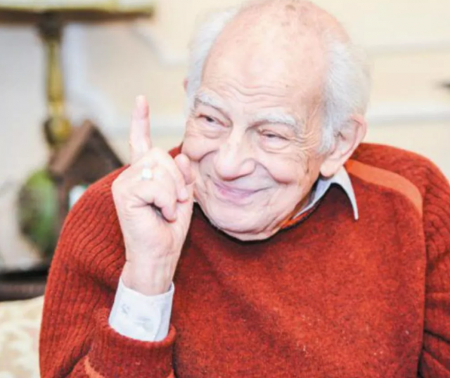 بالصور – للمرة الأولى شاهدوا وسامة رشوان توفيق في شبابه