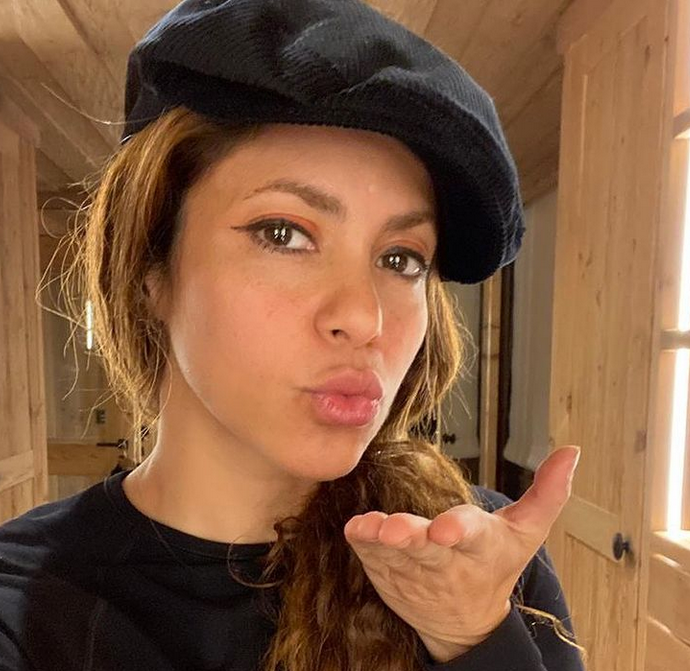 صورة نادرة لشاكيرا قبل بدايتها الفنية تكشف أصولها العربية