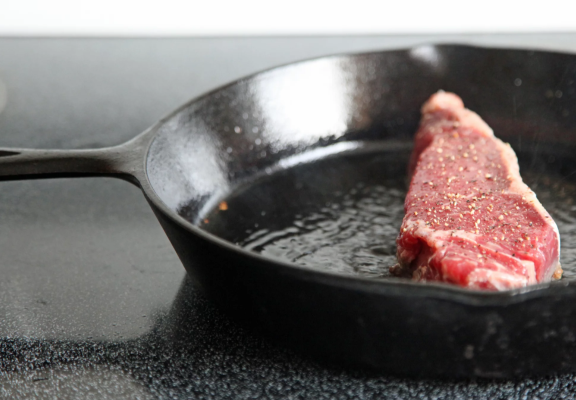 ماذا تفعلين إذا احترق اللحم أثناء طهوه؟ إليك الحل