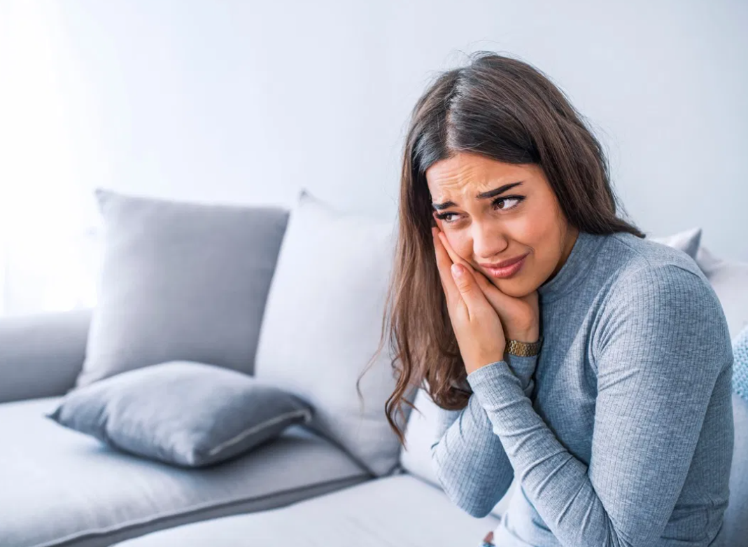 ليس كبش القرنفل... إليك هذا العلاج الطبيعي الجديد لألم الأسنان المفاجئ