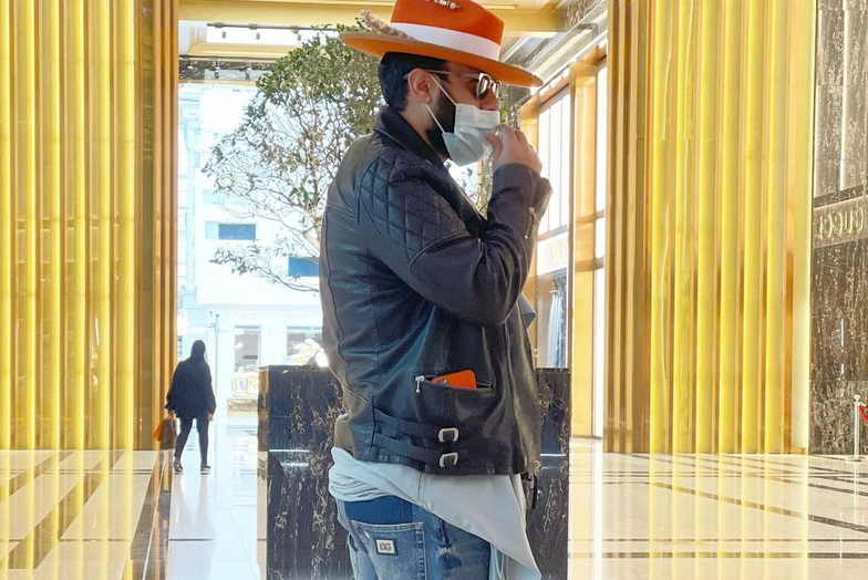 فنان خليجي يثير موجة غضب بالحديث عن تحرّش النساء