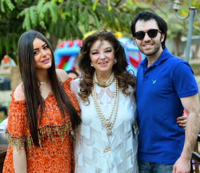 شريف رمزي مع زوجته وهدى رمزي 