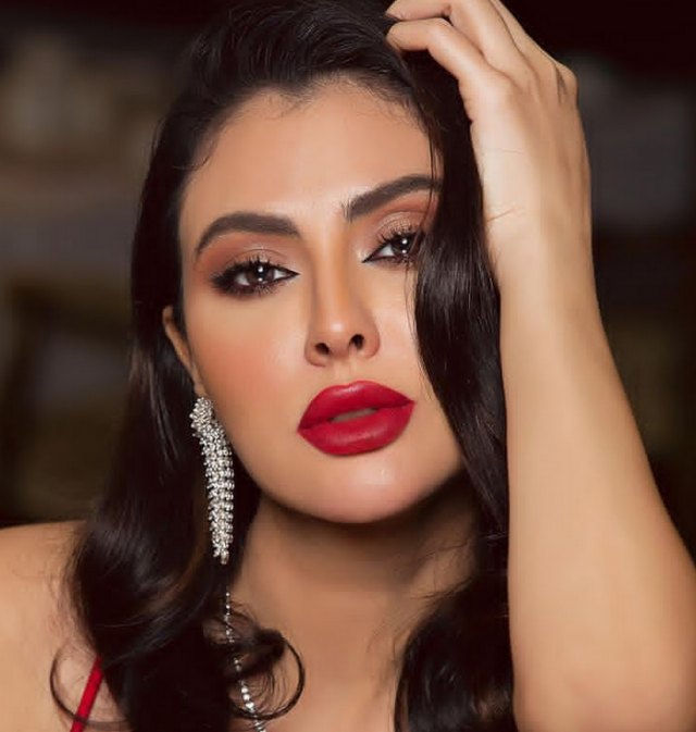 بالفيديو – مريم حسين تعرّض نفسها للهجوم اللاذع بسبب جرأة فستانها