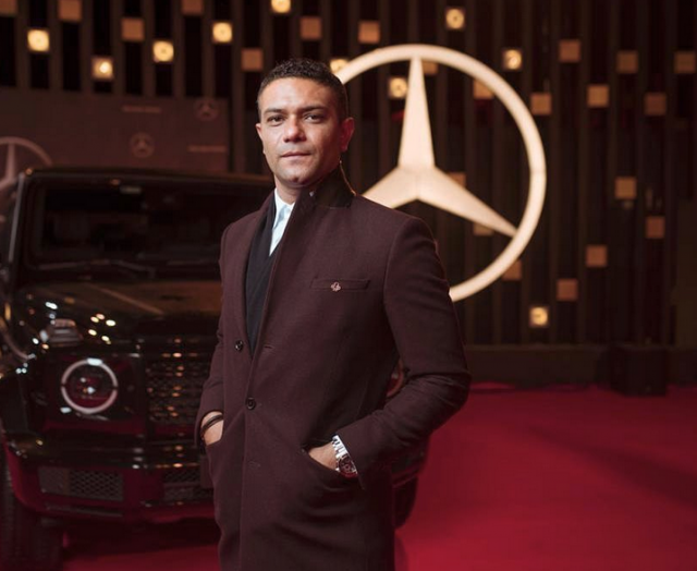 بالصور – تعرفوا إلى شقيق آسر ياسين الوسيم... هل هو نسخة عنه؟