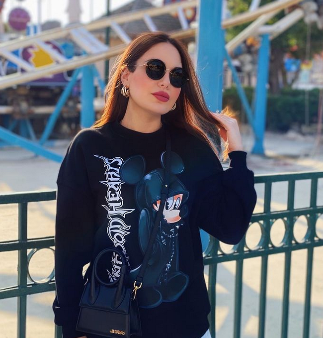 بالصور – التنورة خيار ابنة هيفاء وهبي الأنيق... نسّقيها على طريقتها