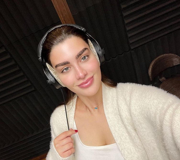 بالصور – بسبب إطلالتها الجريئة... الجمهور يسأل روان بن حسين عن البنطلون