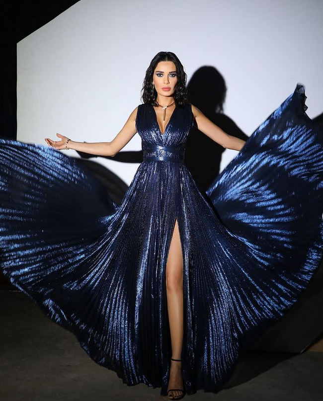 بالصور – إليك تفاصيل إطلالة سيرين عبد النور في آخر حلقات The Masked Singer