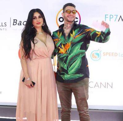 بالفيديو - أحمد الفيشاوي وزوجته يرقصان مع 