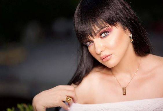 بالفيديو -  صفاء سلطان تتعرض للعنف الزوجي.. وهذا سبب نزع ابنتها للحجاب