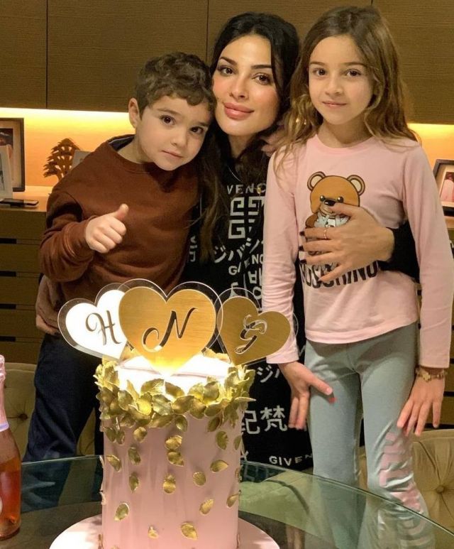 بالصور - نادين نسيب نجيم تحتفل للمرة الثالثة بميلادها.. قالب الحلوى مميّز