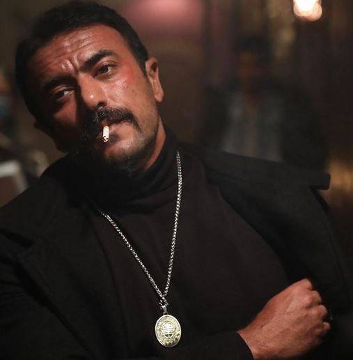 بالصور - أحمد العوضي يتعرض لإصابة مزعجة خلال التصوير
