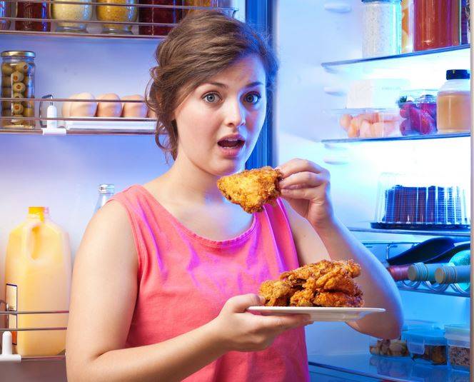 نفذي هذه الملاحظات وتناولي الطعام قبل النوم دون سمنة!