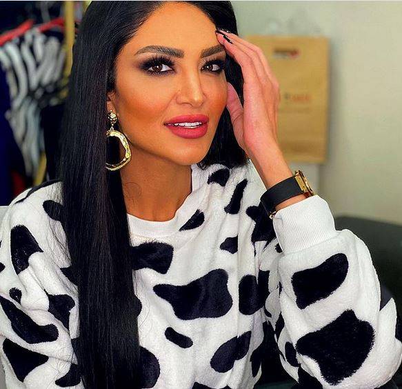 إصابة سالي عبد السلام في عينها وتطلب الدعاء