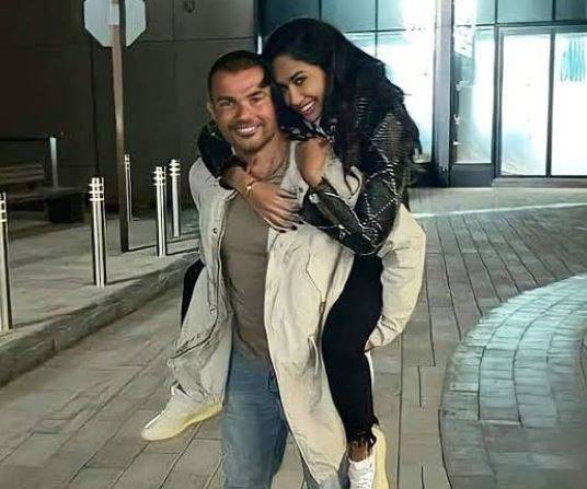 بالصور - عمرو دياب يضع حداً للتعليقات حول علاقته بهذه الشابة... هذا ما كشفه