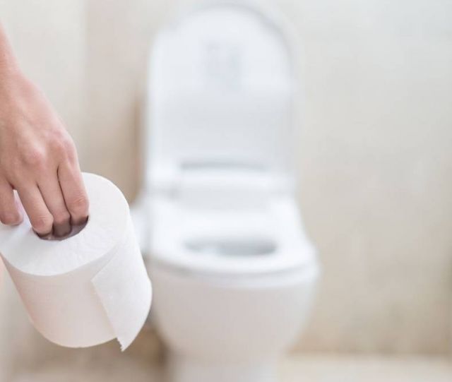 لها السبب تذهبون مراراً وتكراراً إلى المرحاض في أيام البرد