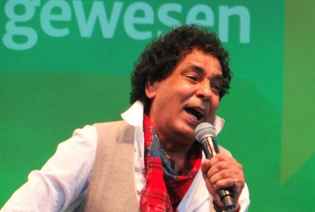 بالفيديو - تصريحات عفوية لمحمد منير تُحدث ضجة: 